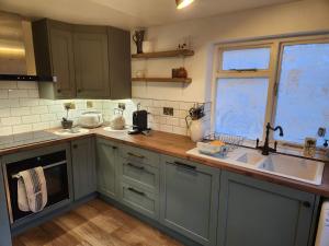 4 Westbourne Road - 2 bed ground floor apartment