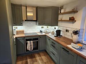 4 Westbourne Road - 2 bed ground floor apartment