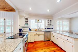 Classic coastal home with game room & private hot tub - walk to beaches