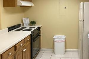 Oceanview condo in Amelia Island Plantation with balcony & pool