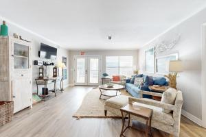 Island escape with ocean-view deck & steps to beach - snowbirds welcome