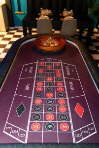 Capsule Casino - table de jeux - balnéo - sauna - Playstation 5