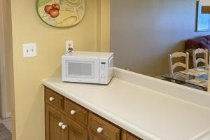 Oceanview condo in Amelia Island Plantation with balcony & pool