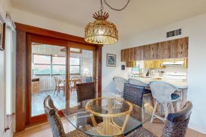 Spacious Seaside Cottage w Sunroom – 1-Minute Walk to Vilano Beach