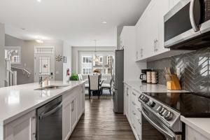 Family 3BR Suite w Kids Play Tent, FREE Banff Pass, Netflix!