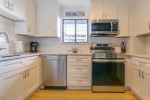 Boardwalk to the Beach! Hilton Head Resort Condo