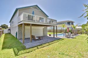 Walk to Beach with Private Pool, Balconies & Huge Lawn | Blocks to Dining