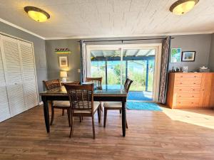 Private House Walk to the Beach & Parks! Large Decks, Family Vacation! Hammock Beach