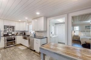 Pet -Friendly Home Walking Distance to Down St Augustine