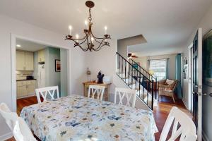 Charming dog-friendly home with deck, golf nearby, full kitchen, & washerdryer