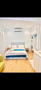 Voulas Sunset View Downtown Apartment by Mykonos Eight