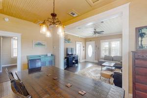 Pet -Friendly Home Walking Distance to Down St Augustine