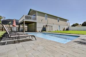 Walk to Beach with Private Pool, Balconies & Huge Lawn | Blocks to Dining