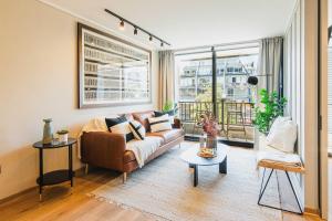 HOM I Metro InesDeSuarez I Providencia I Parking