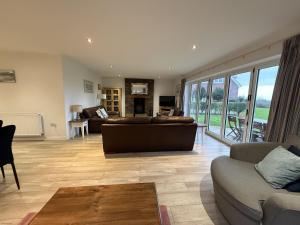 Bempton View at The Bay Filey, sleeps 10, and 2 dogs welcome for free too!