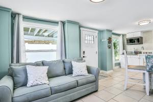 Lower Level 1 Block from 2 Beaches wPrivate Pool, High-Speed Wi-Fi