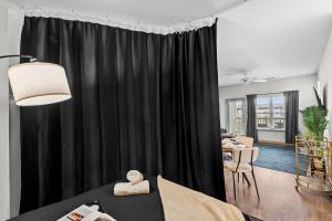 Upscale King 4BR Suite Mins to Uptown Charlotte