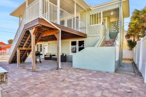 Updated home across from beach with covered balcony, central AC, & washerdryer