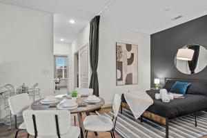 Upscale King 4BR Suite Mins to Uptown Charlotte