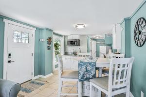 Lower Level 1 Block from 2 Beaches wPrivate Pool, High-Speed Wi-Fi