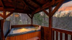 Timber Ridge Hideaway by AvantStay Private Cabin Hot Tub Game Room Near Dollywood