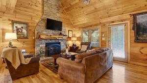 Timber Ridge Hideaway by AvantStay Private Cabin Hot Tub Game Room Near Dollywood
