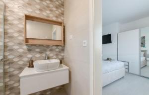 Awesome Home In Mali Vareski