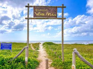 Casa com Piscina e Churrasqueira no Cond Vivamar