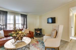 Walk to Lake! All-Season Retreat in Poconos Mtns