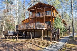 Cozy Cabin Game Room Fire Pit Grill Spa