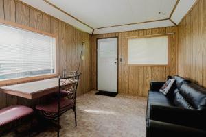Waterfront Rockwood Resort with Private Beach and BBQ