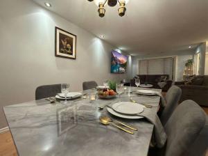 Stylish Getaway 3BR with Large Pool & Free Parking