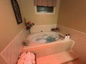 Stylish Getaway 3BR with Large Pool & Free Parking