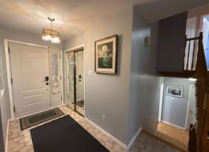Stylish Getaway 3BR with Large Pool & Free Parking