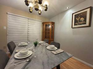 Stylish Getaway 3BR with Large Pool & Free Parking