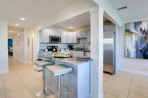 1 Block to Beach Waterfront Condo at Johns Pass