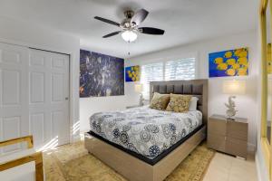 1 Block to Beach Waterfront Condo at Johns Pass