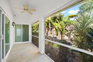 3BR Getaway • Pool Access • Screened Lanai
