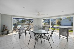 3BR Getaway • Pool Access • Screened Lanai