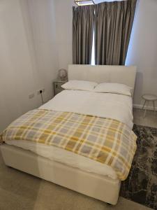 Watford Junction Contractor Apartment with Parking