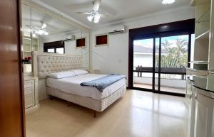 Super promoção Carnaval dia 16 em diante Capacidade 12 pessoas Av Buzios