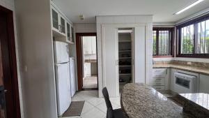 Super promoção Carnaval dia 16 em diante Capacidade 12 pessoas Av Buzios