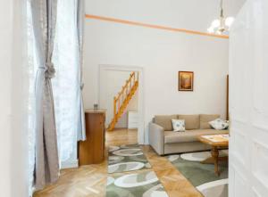 Retro Getaway Király Street Heart of the City