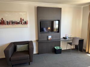 Spacious dual-key 2 BR, 2 baths I Mantra on Queen