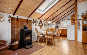 3 Bedroom Lovely Home In Brenderup Fyn