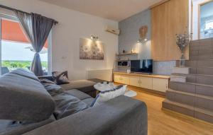 Family friendly house with a swimming pool Debeljak, Zadar - 25030