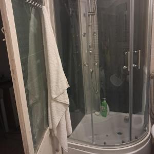 Tobyta nu primesc santieristi si petrecareti