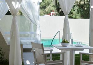 Sea View Spa Suite with Private Heated Pool and Beach Cabana