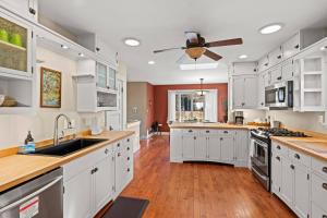 Downtown Craftsman with Hot Tub