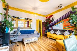 Vibrant 3 Bedroom Art Duplex Spacious & Unique